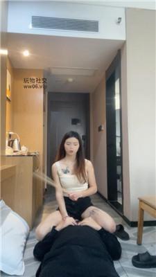 沐沐小白鞋踩-藤条抽-骑马胯下辱-内裤套头双视角版 bf51522