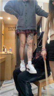 沐沐小白鞋踩-藤条抽-骑马胯下辱-内裤套头双视角版 bf51522