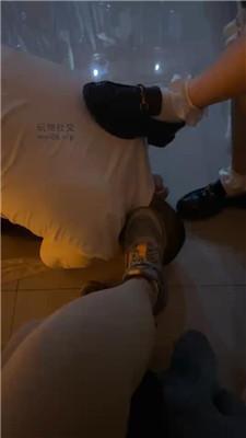 灵灵双学生主-皮鞋白袜踩老师 JS250319-25