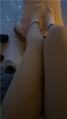 灵灵双学生主-皮鞋白袜踩老师 JS250319-25