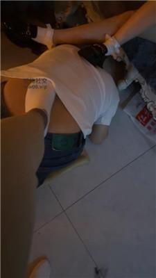 灵灵双学生主-皮鞋白袜踩老师 JS250319-25