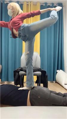 拉面金发小妹白袜脚蹂躏踩 JS250319-18