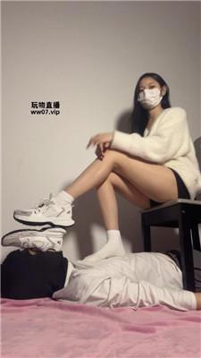 甜恬艺校女神-小白鞋白袜踩 bf51456