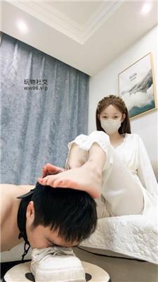 楚楚强制家奴闻臭鞋-裸足插嘴 bf51517