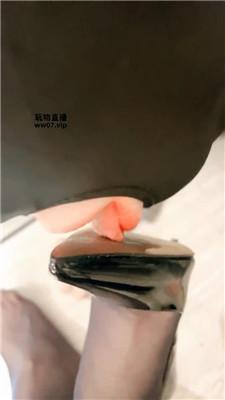 黛樱圣水盛宴-铆钉高跟镜前羞辱 bf51461