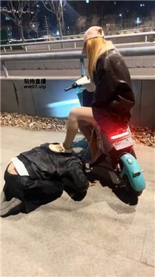 莹莹胆大调教-户外遛狗爬挺远 bf51447