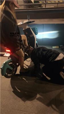 莹莹胆大调教-户外遛狗爬挺远 bf51447