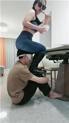 南月女神长靴S-物化家具奴-脚下喂食下 JS250315-40