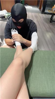 Siu姐姐桌底视角-玉足蹂躏踩地毯奴 JS250324-29