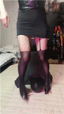 冰炫女主踩踏-吊绑重度鞭打 bf51628