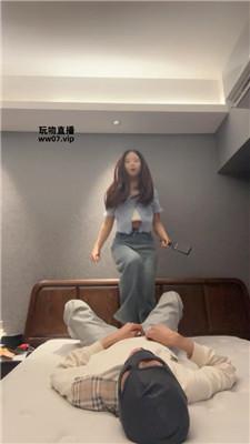 球球牛仔裤坐脸腿绞-白袜踩 bf51661