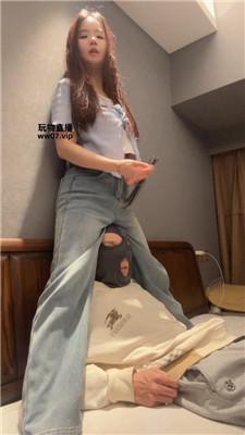 球球牛仔裤坐脸腿绞-白袜踩 bf51661