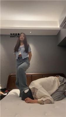 球球牛仔裤坐脸腿绞-白袜踩 bf51661