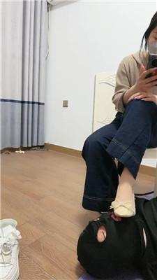 暖暖连环抽耳光/舔脏鞋臭脚丫 JS250322-13