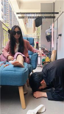 南月女神阳台臭脚丫羞辱家奴 JS250321-10