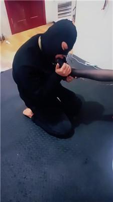 鸿运双女团双S-强迫房东舔臭脚丫 JS250328-17