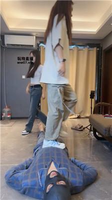 素人抽水机双S-运动鞋白袜女神踢踹踩 bf51783