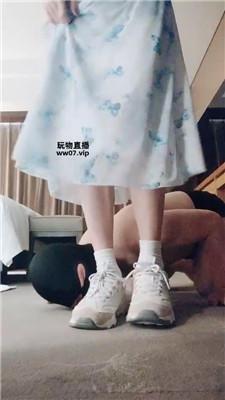 米小糖运动鞋白袜踩踏气味辱 bf51785