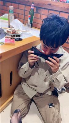 花姨饭店下跪清理脏高跟 JS250327-13