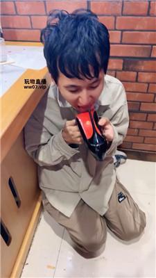 花姨饭店下跪清理脏高跟 JS250327-13