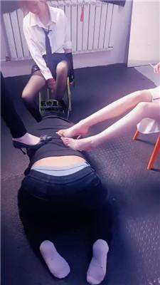 鸿运双女团双S姐妹花-刑房惩罚猥琐业主 bf51762