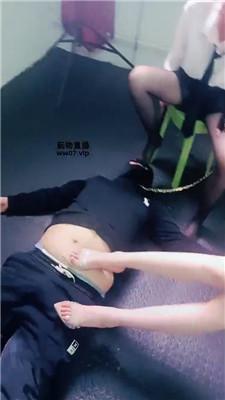 鸿运双女团双S姐妹花-刑房惩罚猥琐业主 bf51762