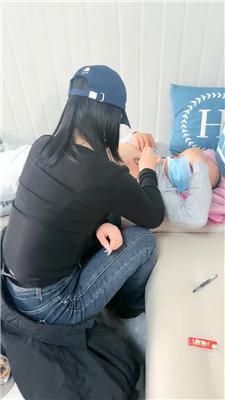 伊潼情侣虐绿帽老公奴 JS250327-3