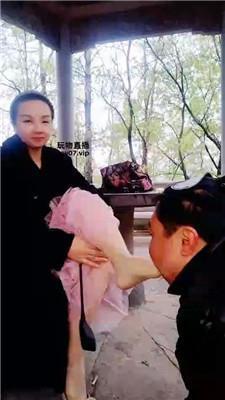 漂漂女主户外口球塞嘴捆绑虐 bf51844