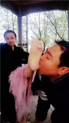 漂漂女主户外口球塞嘴捆绑虐 bf51844