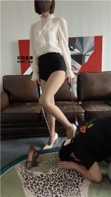 黛娜清理姐姐的脏高跟 bf51849