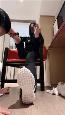 甜音舔小白鞋白袜-强迫吃byt bf51805