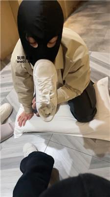 小凤梨舔脏鞋-赏赐圣水-藤条抽 JS250331-10