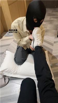 小凤梨舔脏鞋-赏赐圣水-藤条抽 JS250331-10