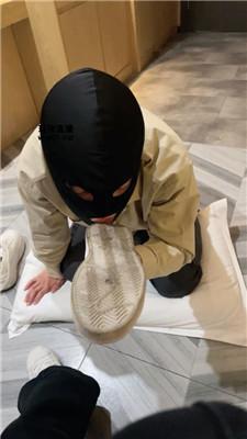 小凤梨舔脏鞋-赏赐圣水-藤条抽 JS250331-10