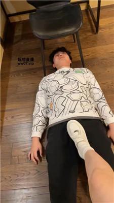 婉纱学生小主-小白鞋白袜踢踹踩 bf51881