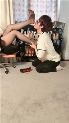 梦幻大大转胯狗爬-高跟美腿下跪伺候 JS250414-10