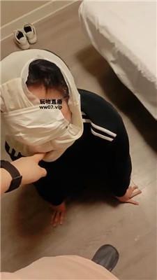 小林内裤套头犬化羞辱 JS250412-24