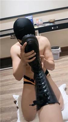 黑兔嘴叼白袜发骚-赏赐圣水-长靴踩 bf52277