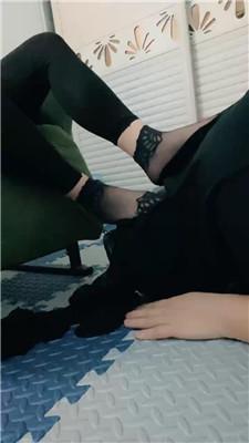 桃之妖妖黑丝酸臭脚蹂躏狗脸 JS250412-16