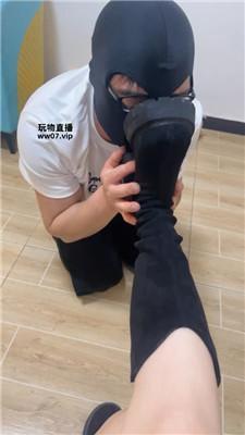 琼爷虐乳-舔闻长靴白棉袜 JS250412-7