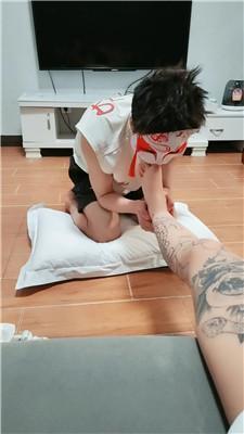 CCs跪舔纹身小主的脏鞋臭脚丫 JS250412-11