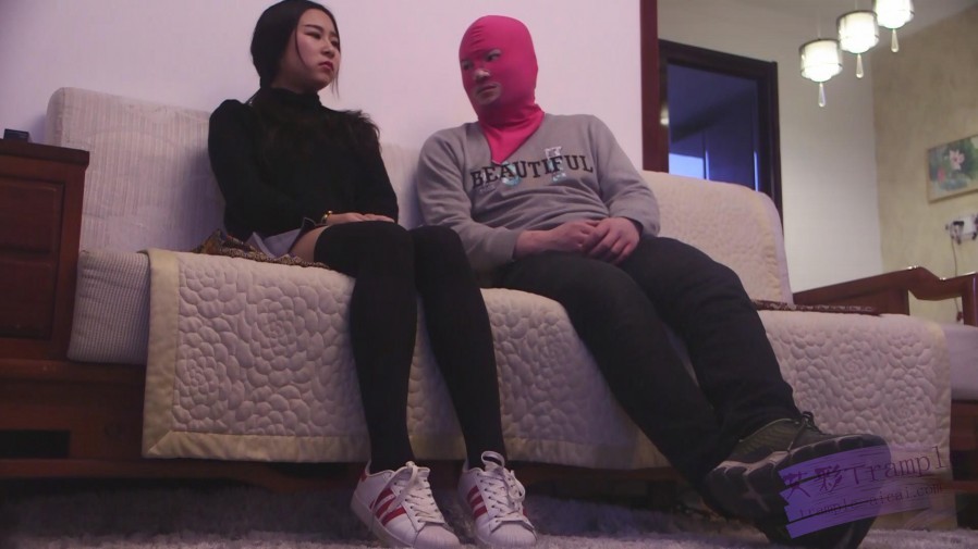 艾丝：哥哥父亲要求艾丝乱伦踩踏足控资源网|爱秀美图