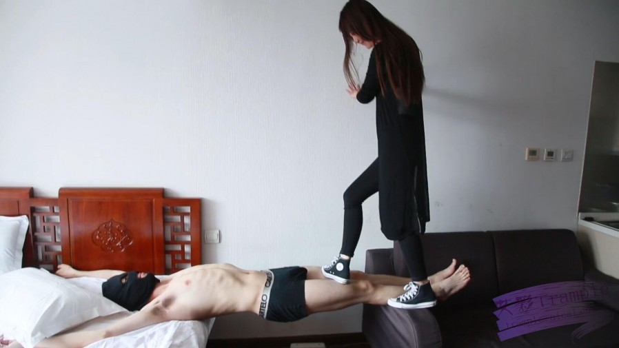 vivi跟艾丝踩踏走人桥足控资源网|爱秀美图