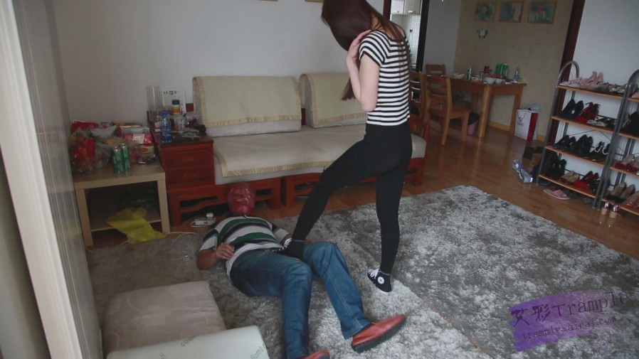 520vivi女神白袜帆布鞋！足控资源网|爱秀美图