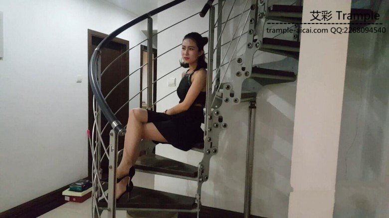 最新艾丝女王居家系列—–楼梯间调教贱狗足控资源网|爱秀美图