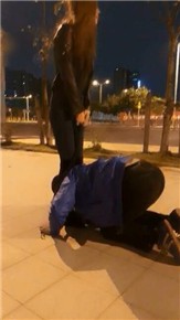 vivi-户外惊险遛狗过马路足控资源网|爱秀美图