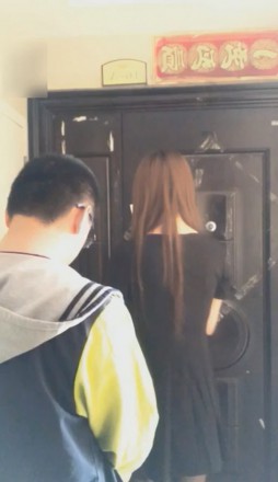 VIVI带狗拜访闺蜜足控资源网|爱秀美图