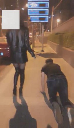 【VIVI】超刺激！午夜遛人形犬足控资源网|爱秀美图