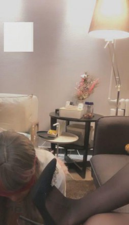 【VIVI】超美！趁机调教喝醉酒的闺蜜足控资源网|爱秀美图