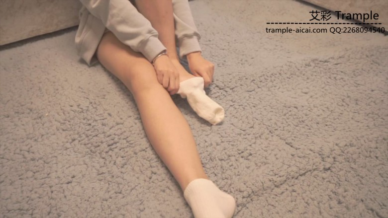 南一，洛芸，宅七，3人白袜运动鞋调教足控资源网|爱秀美图
